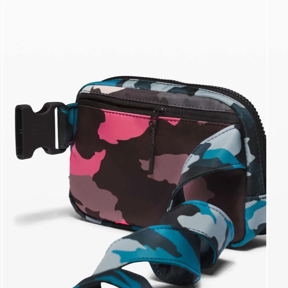 Lululemon Everywhere Belt Bag